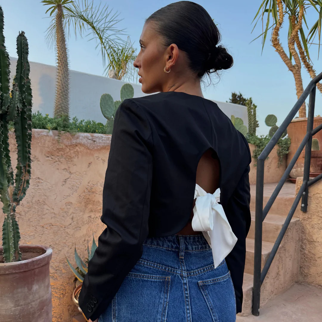 Blouse avec dos élégant et nœud - Image 3