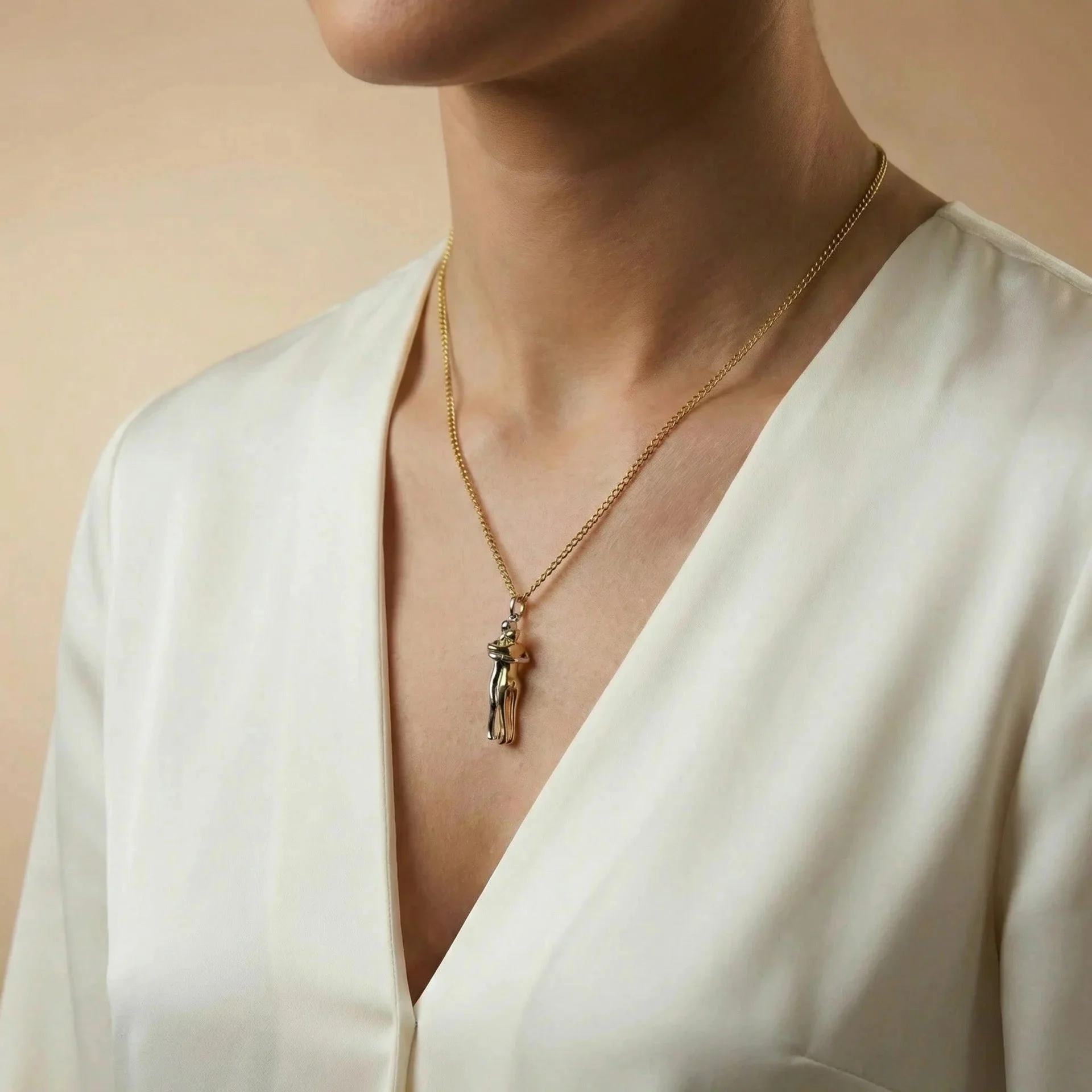 Collier étreinte symbolique élégant - Image 6