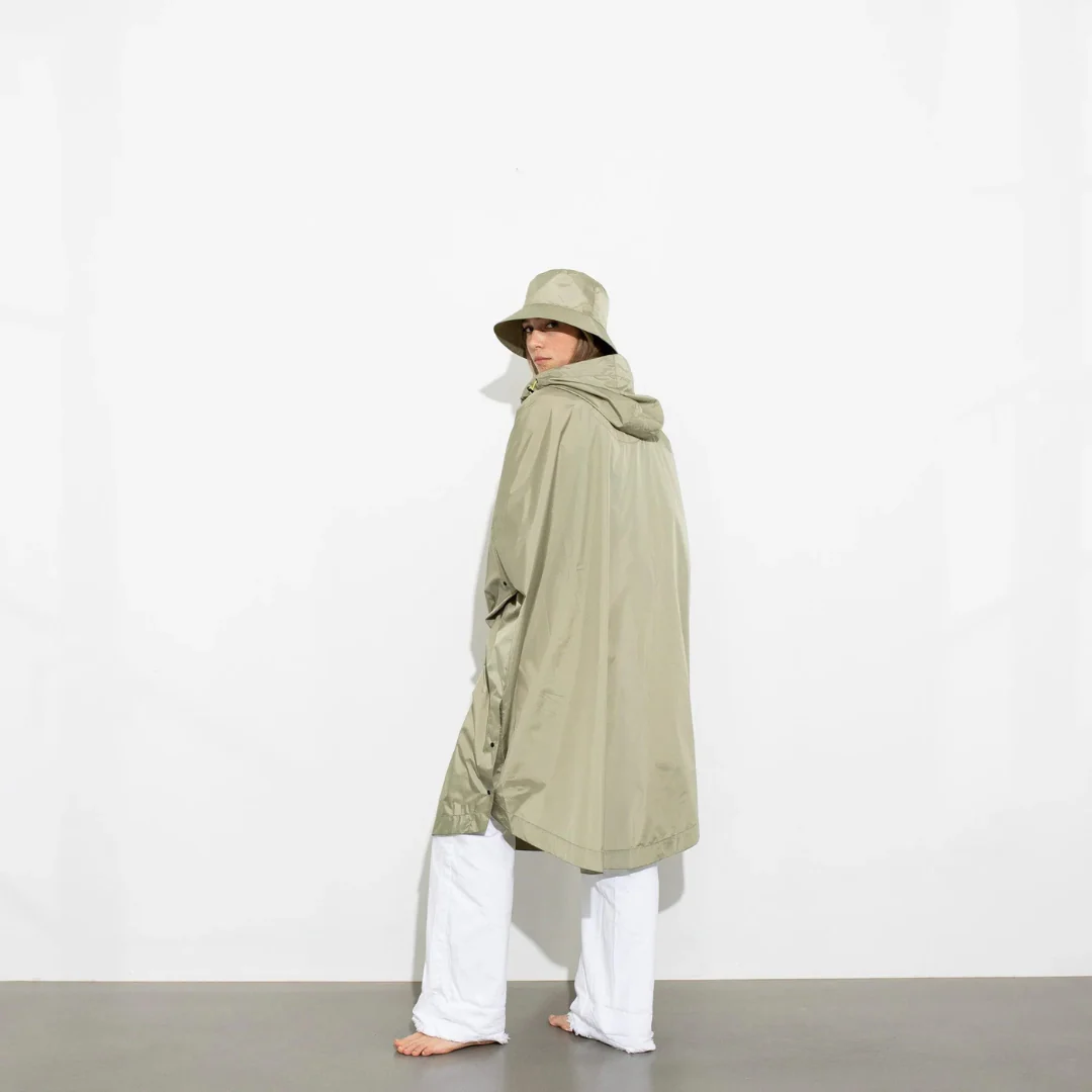 Veste longue à capuche et imperméable - Image 11
