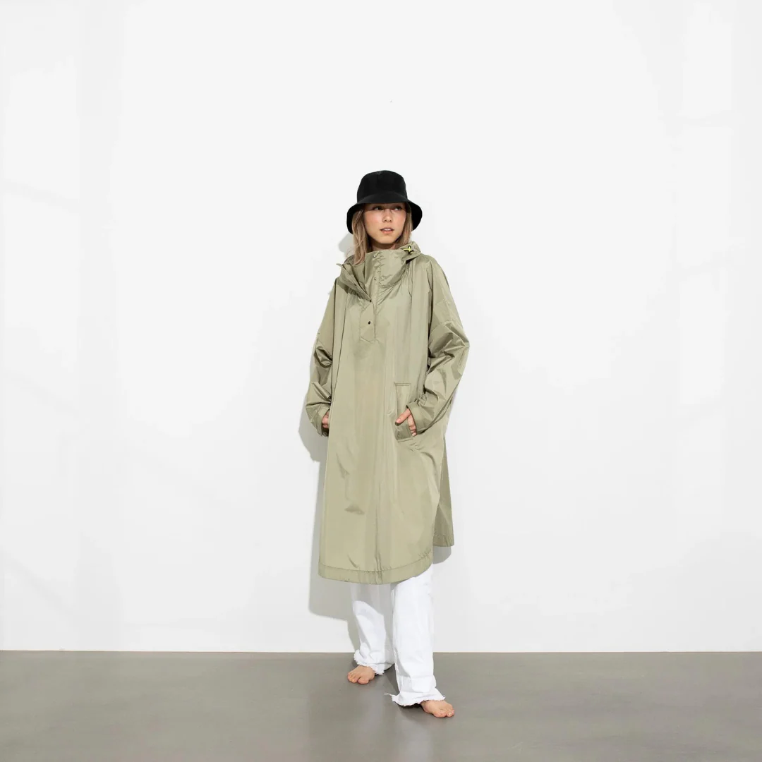 Veste longue à capuche et imperméable - Image 12