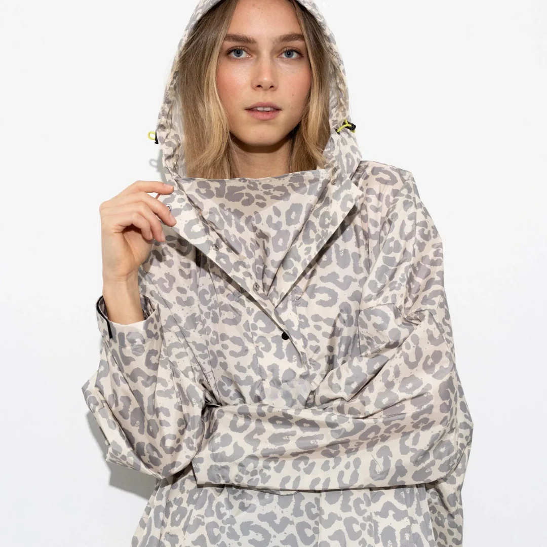 Veste longue à capuche et imperméable - Image 16