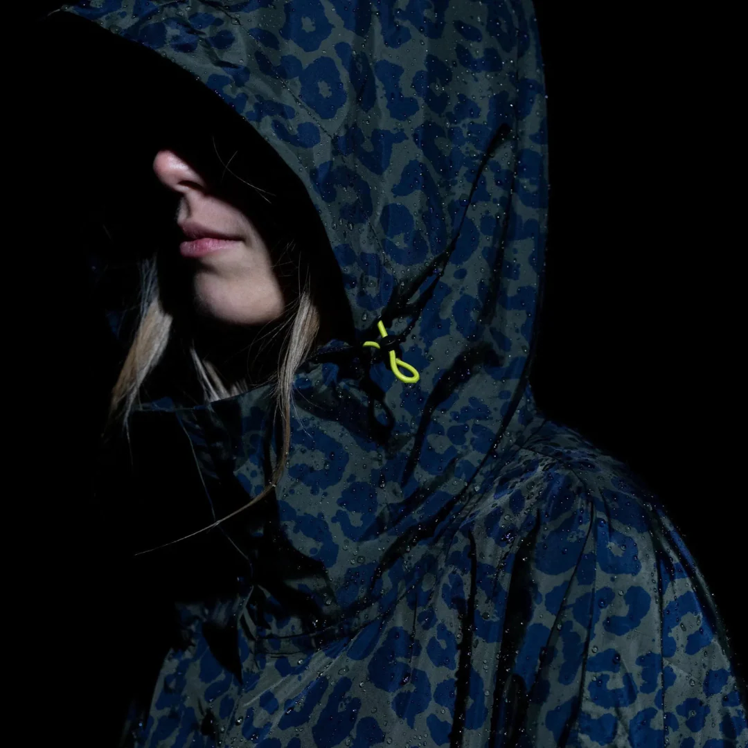 Veste longue à capuche et imperméable - Image 6