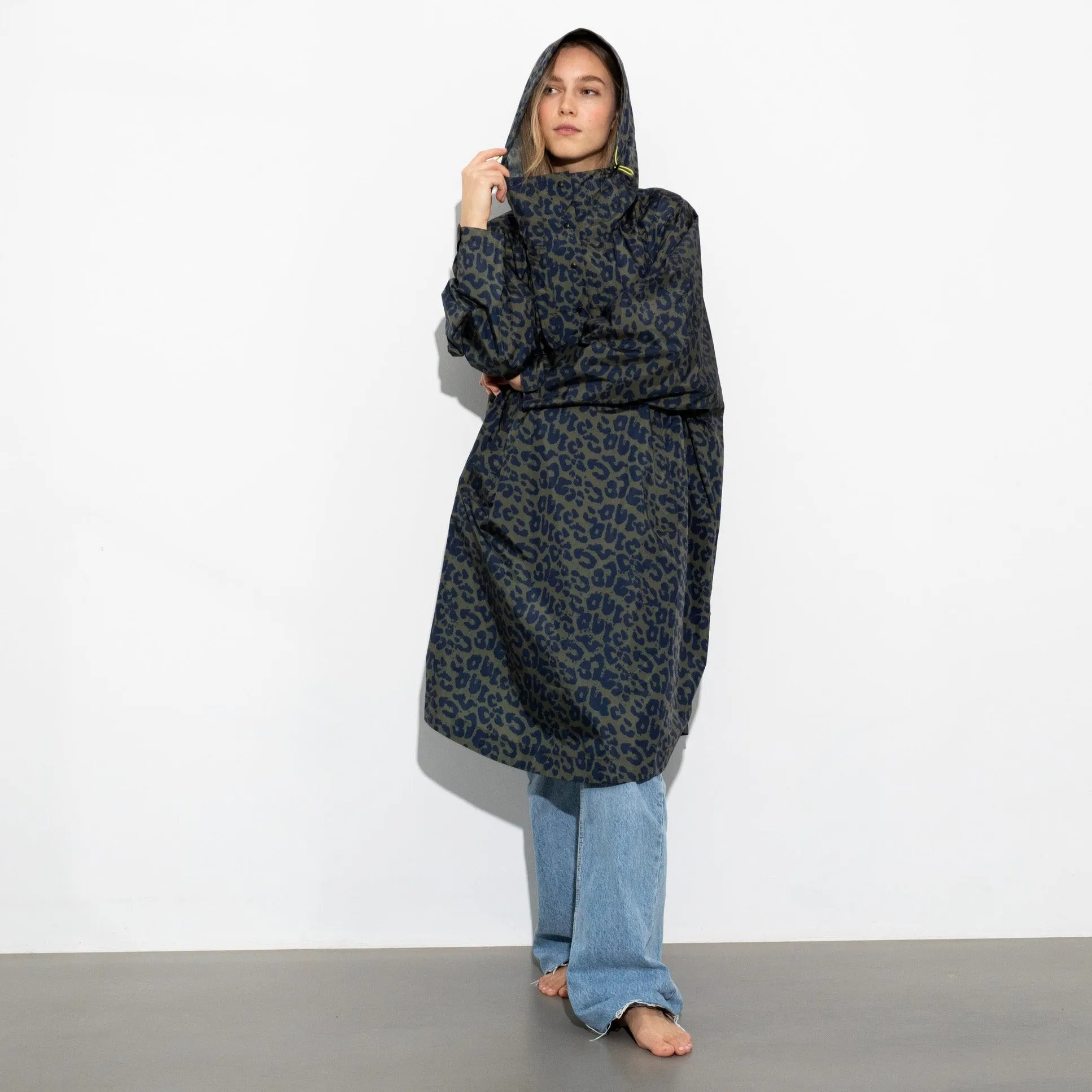 Veste longue à capuche et imperméable - Image 7